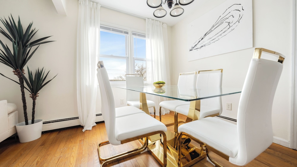 Luxury NYC Home with Free Parking for 12