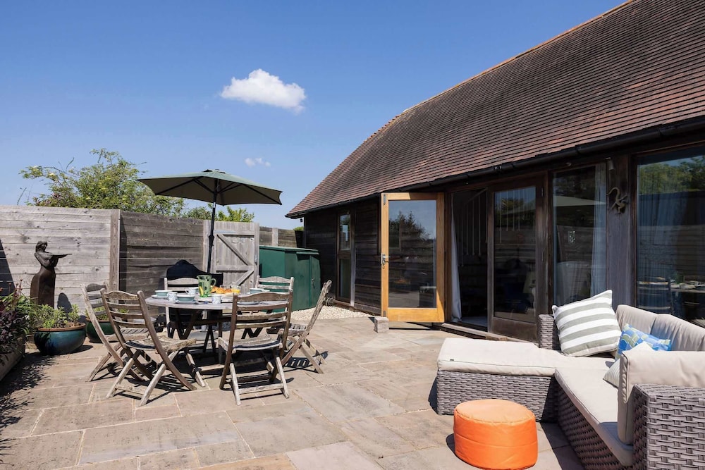 Spacious Coastal Retreat for 10 in West Wittering