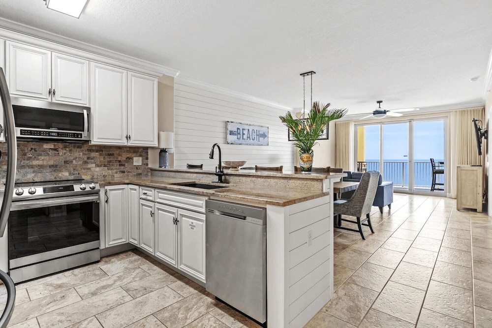 The Shore Break by Avantstay Gulf Front + Pool