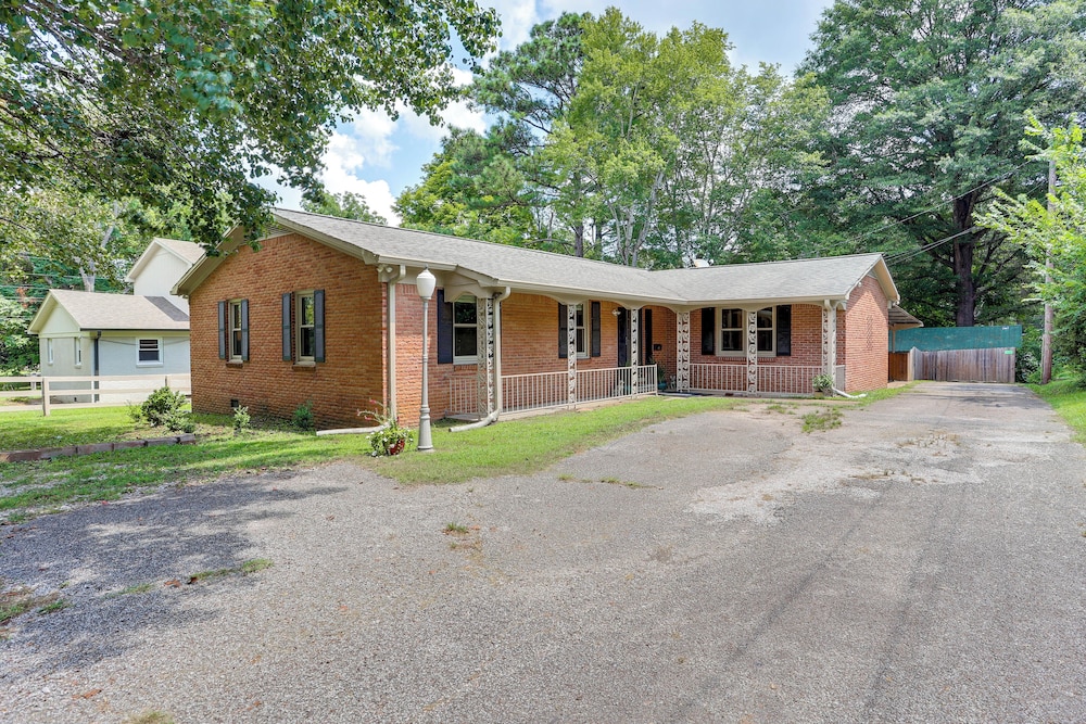 Walk to Dtwn & Freed-hardeman: Home w/ Fenced Yard