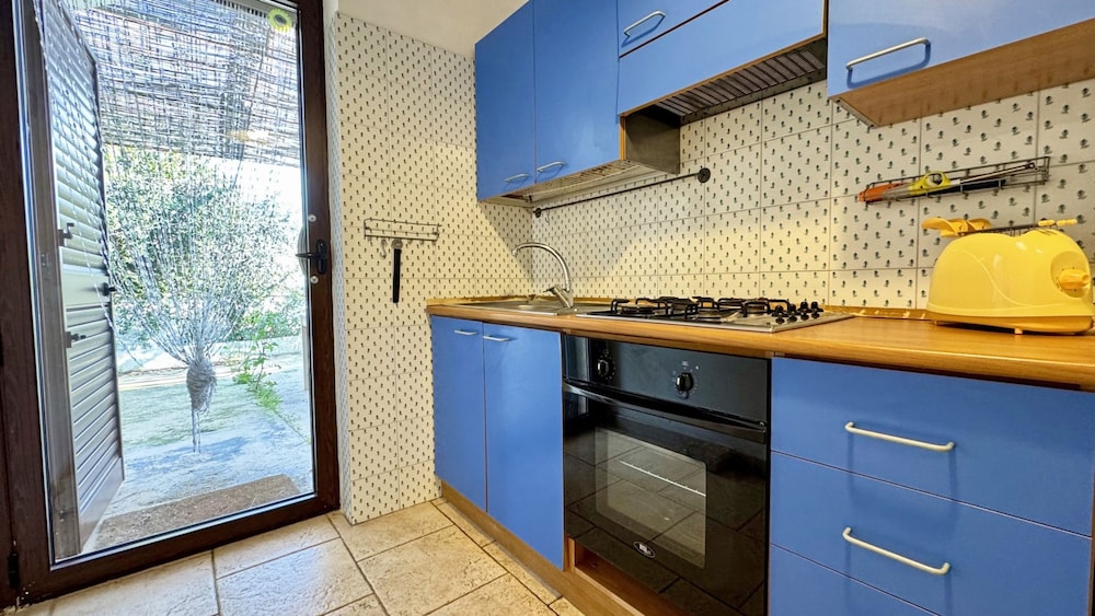 Villetta Certosina 1 - Villa Just a few Meters From the sea