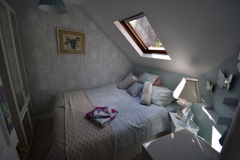 Immaculate 4-bed Apartment in Bournemouth & spa view 2