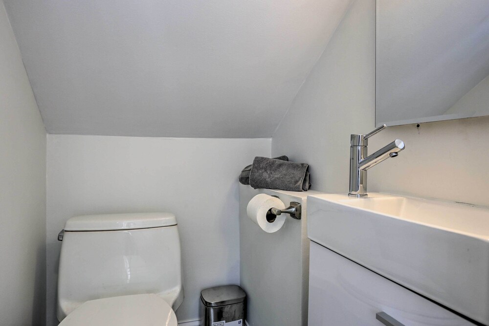 Long Island Home Near Beaches Golf - Property Image 24