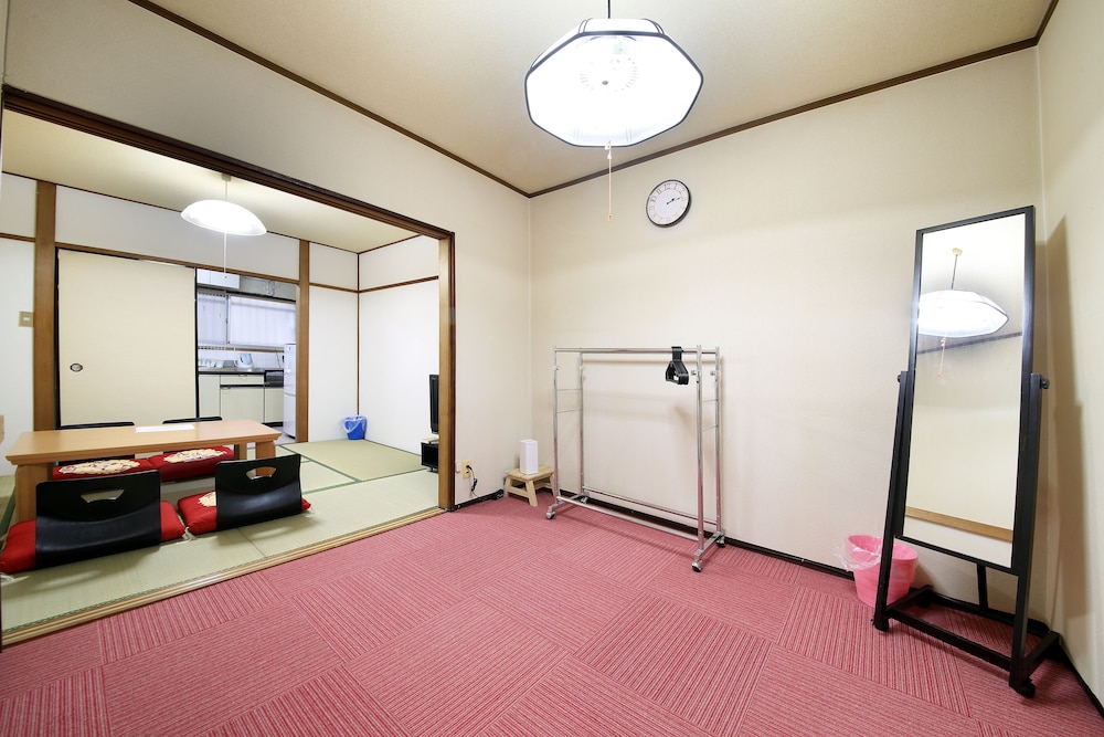 EX Two-story old private house Matsubara view 3