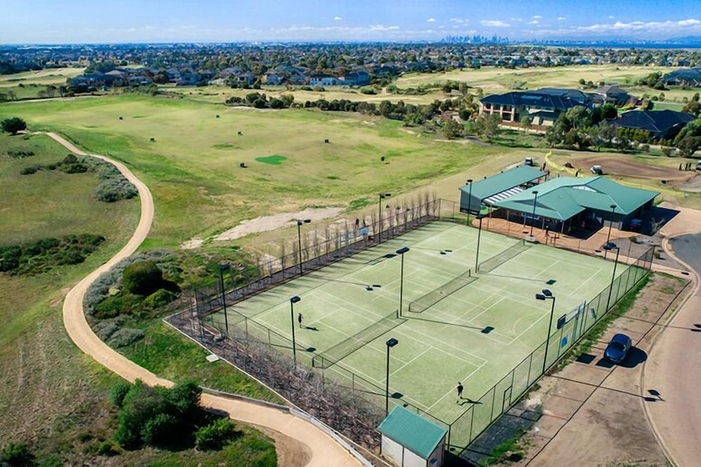 golf pool 2B House in point cook VIC