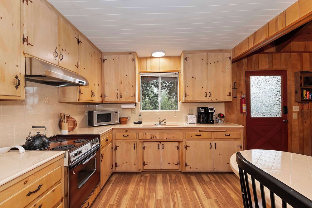 The Lazy Bear Cabin - For 6!