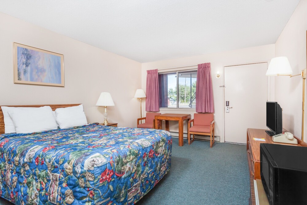 Days Inn by Wyndham Burns view 3