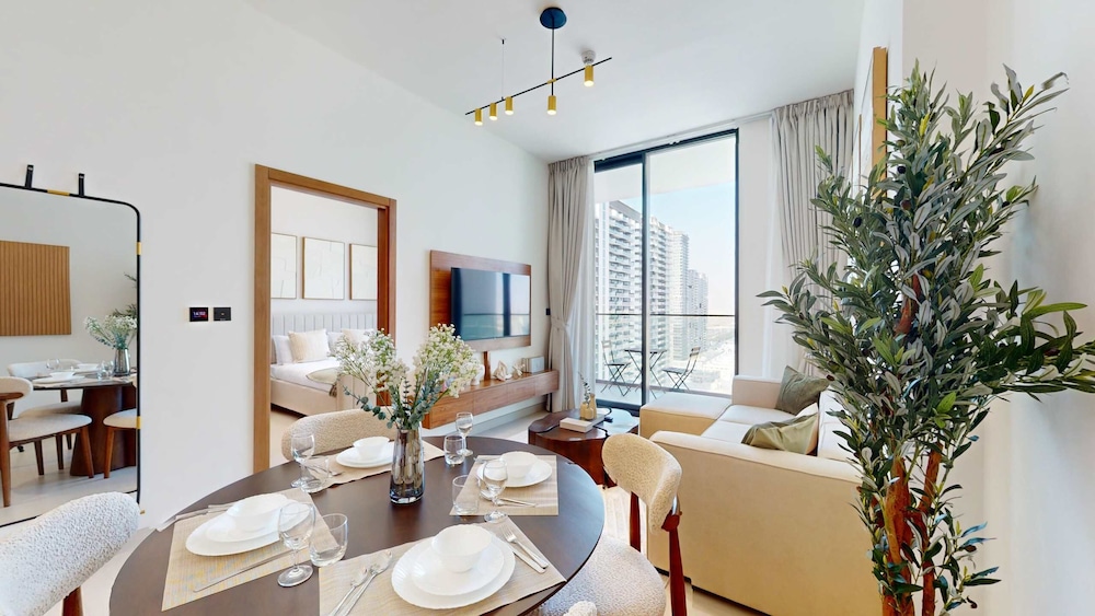 PVH - City View 1BR - Binghatti House