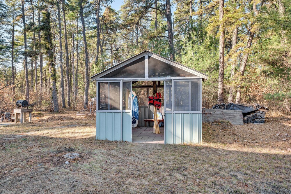 'camp Crescendo' Rustic Waterboro Cabin By Lake