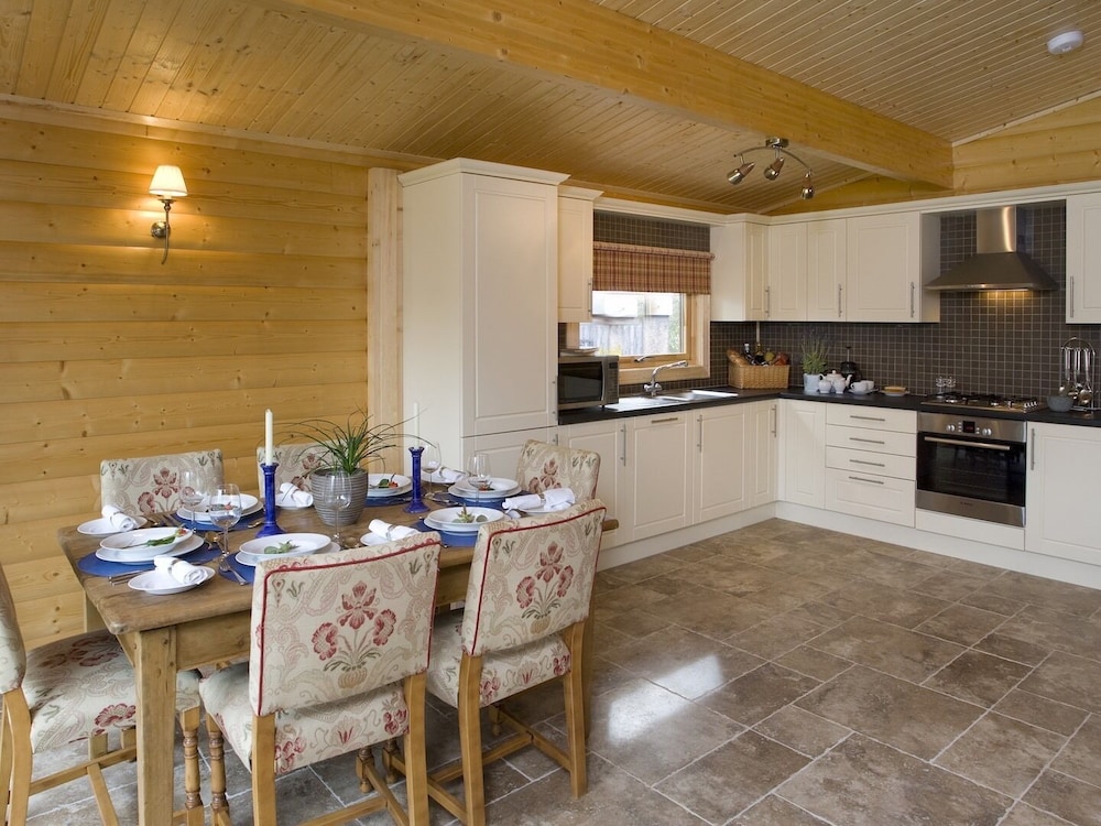 Oxford Vacations - Cherbridge Lodges Riverside Lodges Short Lets - Property Image 4