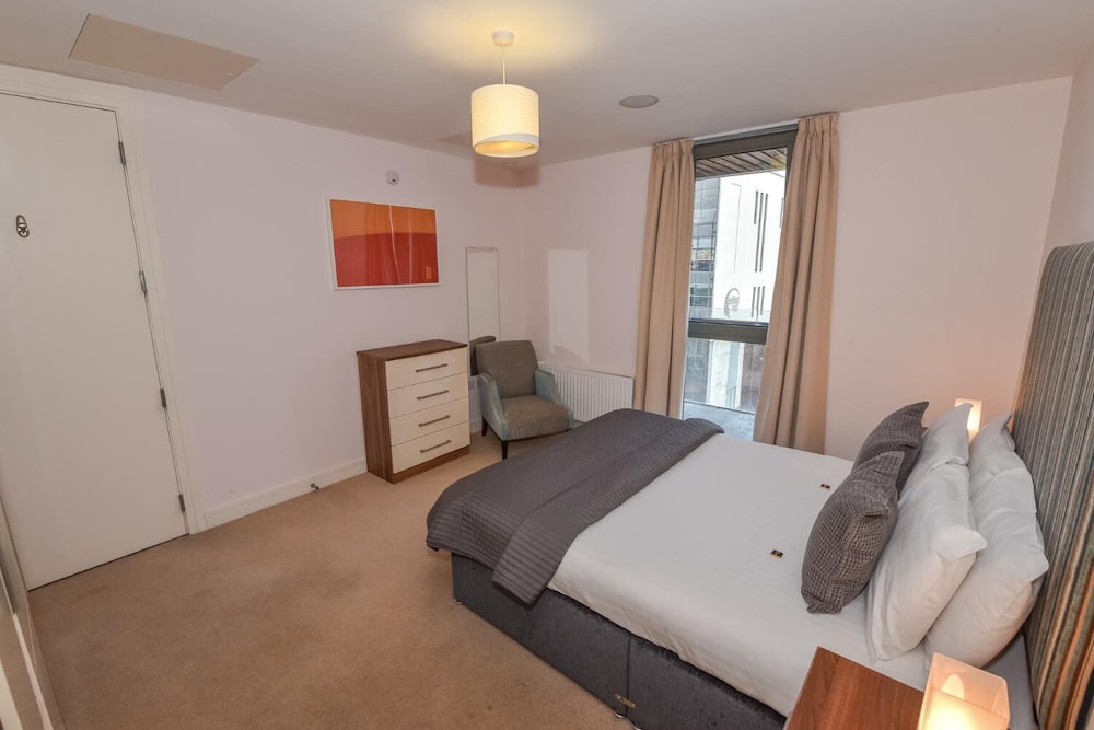 Dream Apartments - Titanic Arc