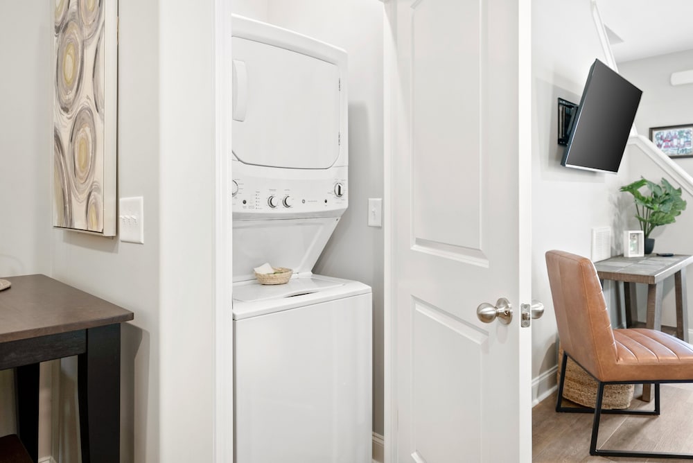 Adam's Downtown Retreat w/ Rooftop Access