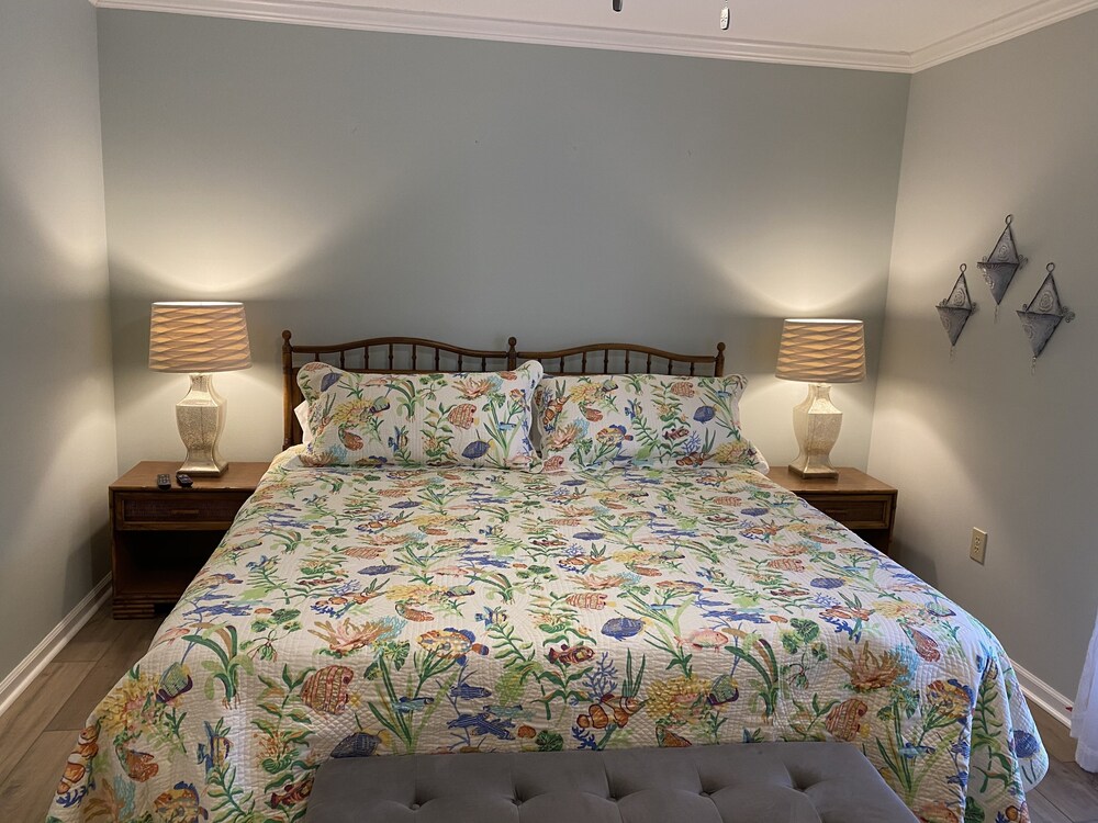 Tilghman Lakes H4 3 Bedroom Condo by RedAwning view 5