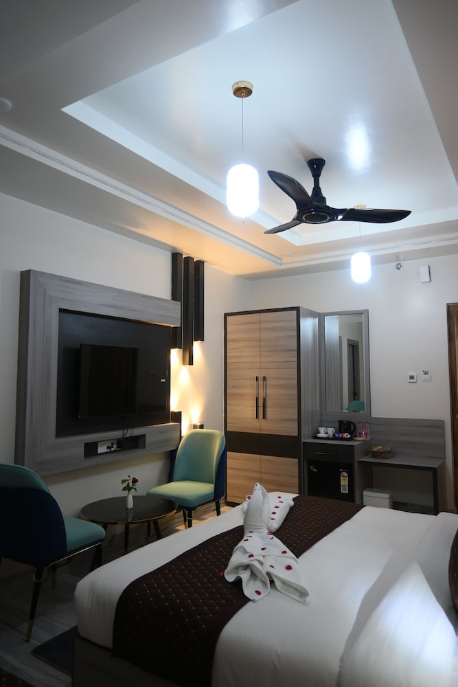 Hotel Kashi Crown