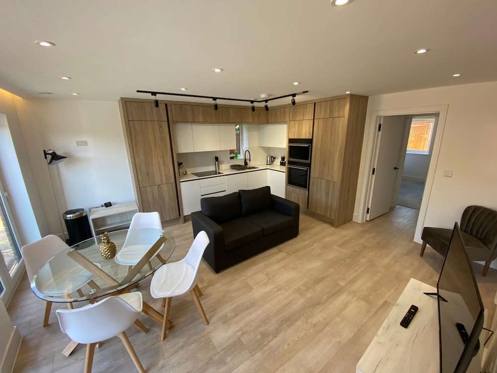 Amazing 2 Bed 2 Bath Flat view 5