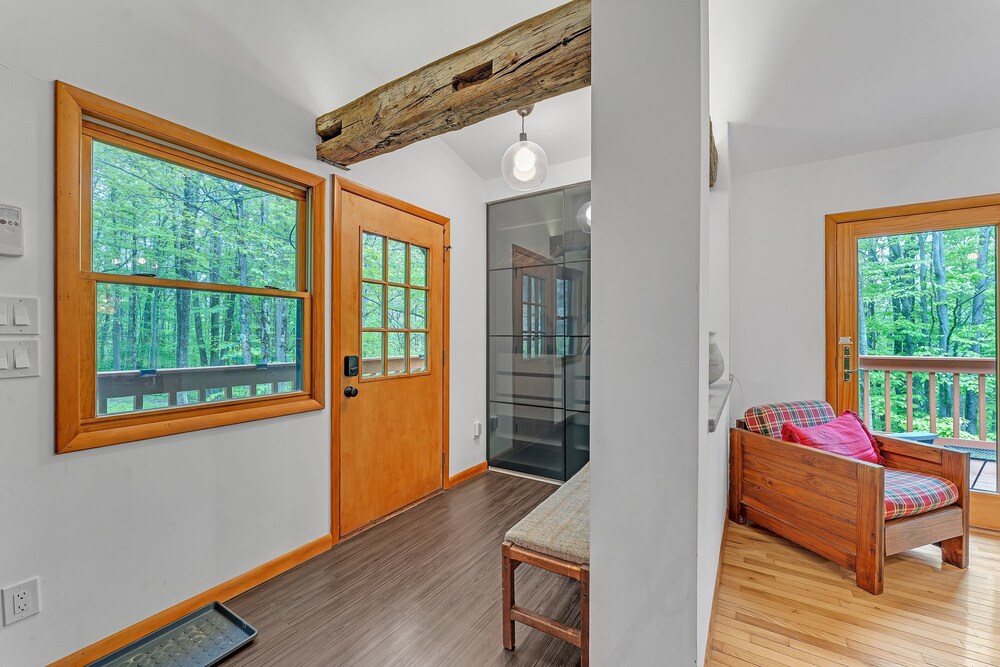 Modern Mountain Retreat Near Dolly Sods & Skiing 3 Bedroom Home