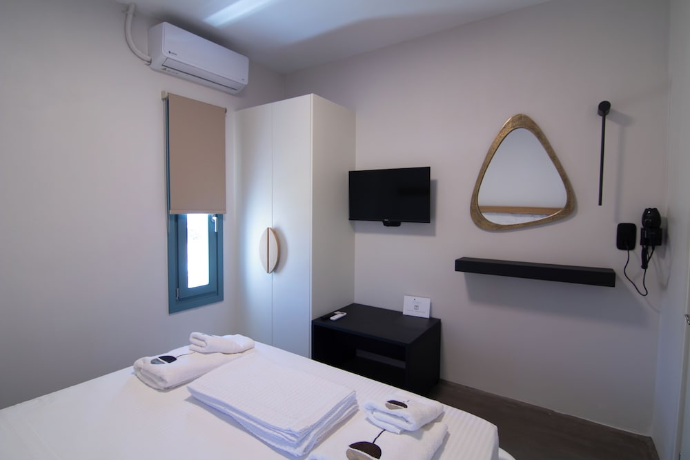 Thronos Suites