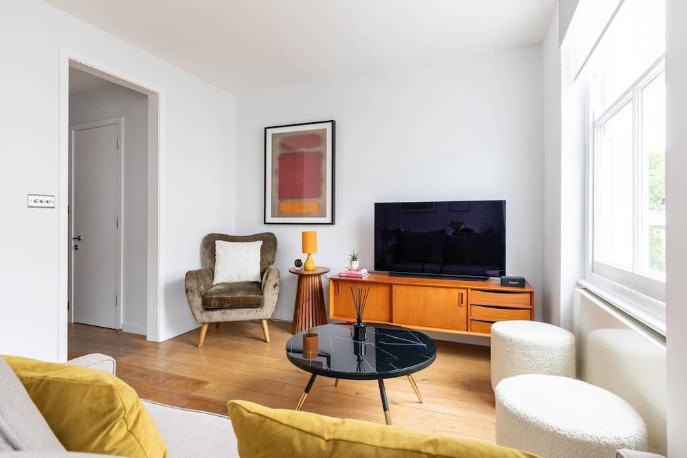 St Stephen's Gardens Viii by Onefinestay
