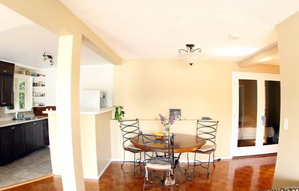 Leigh Lani Guest House