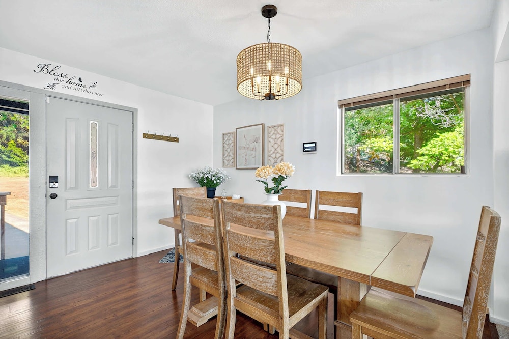 Lake Home Oasis - Sleeps 18