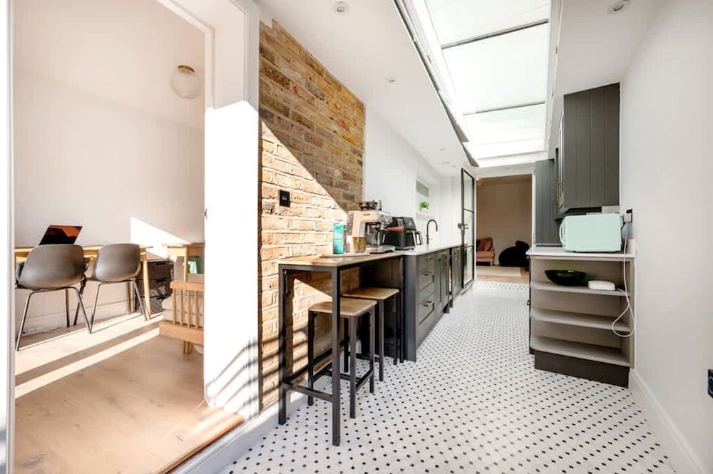 The Blooming Minimalist- by Out of Office Lifestyle