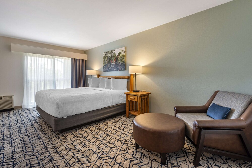 Three Bears Waterpark Resort Near Tomah, Ascend Collection Hotel