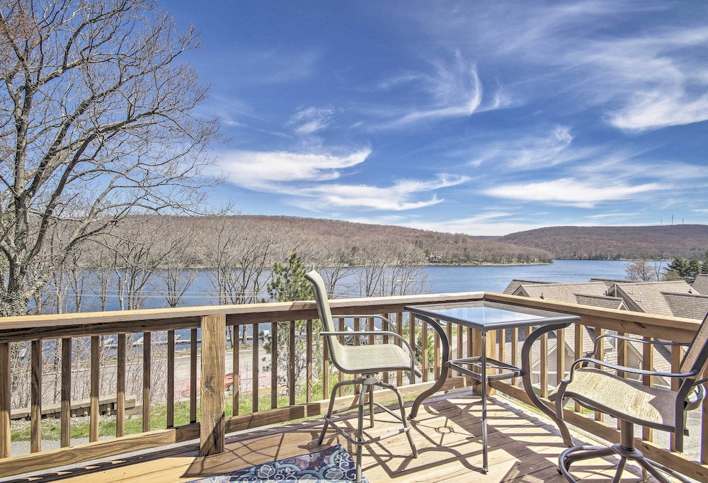 Deep Creek Lake Townhome w/ Deck & Water Views view 5
