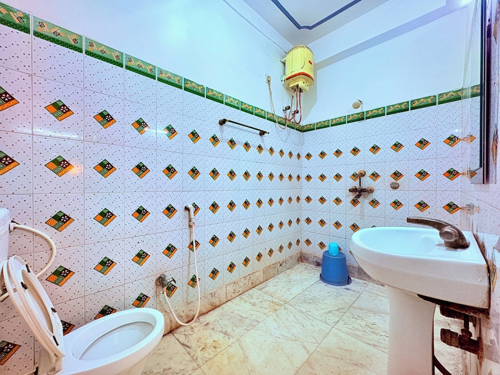 Binapani Hotel & Restaurant Tarapith