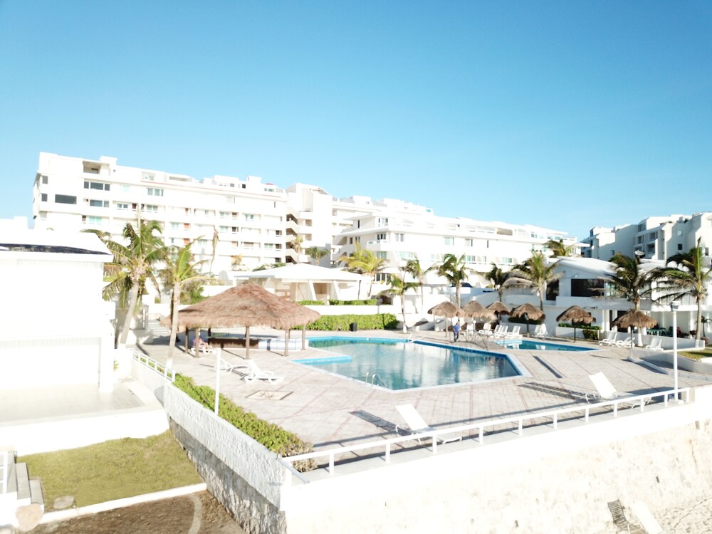 Brisas Beachfront Studios In Hotel Zone