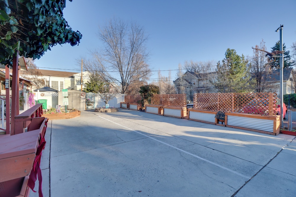 Close to Midtown! Cozy Reno 'river Cottage'