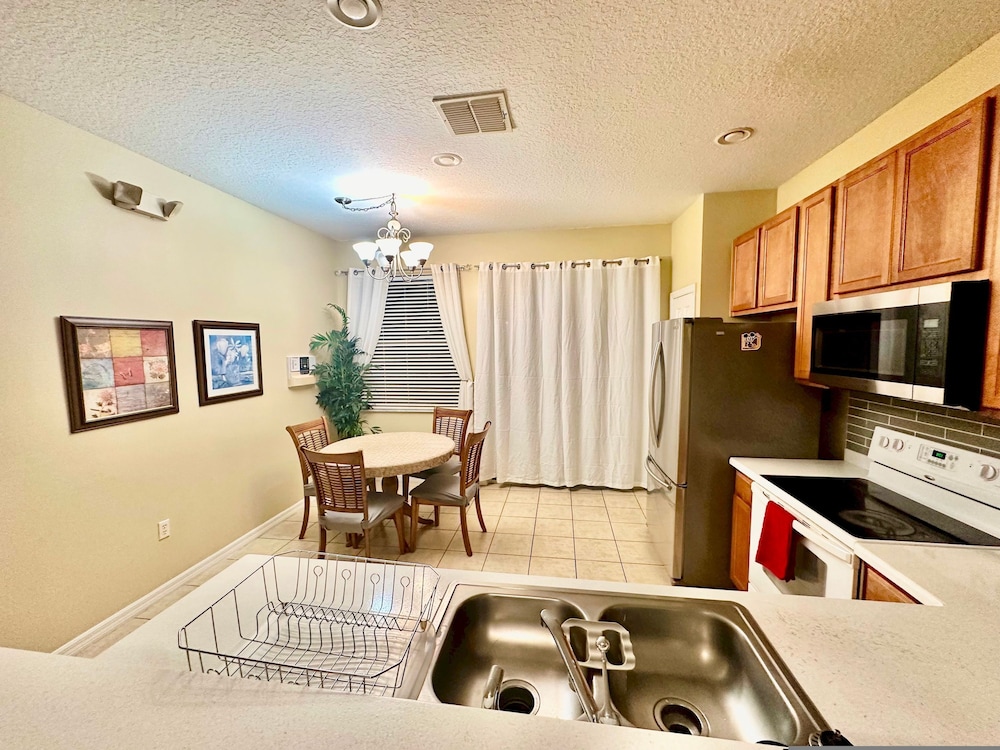 Luxury Compass 3BR Townhouse Near Disney Parks 2