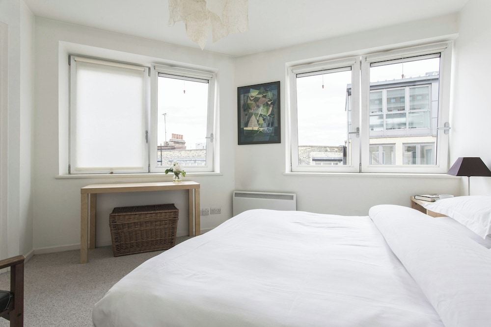 Lambs Conduit Street by Onefinestay