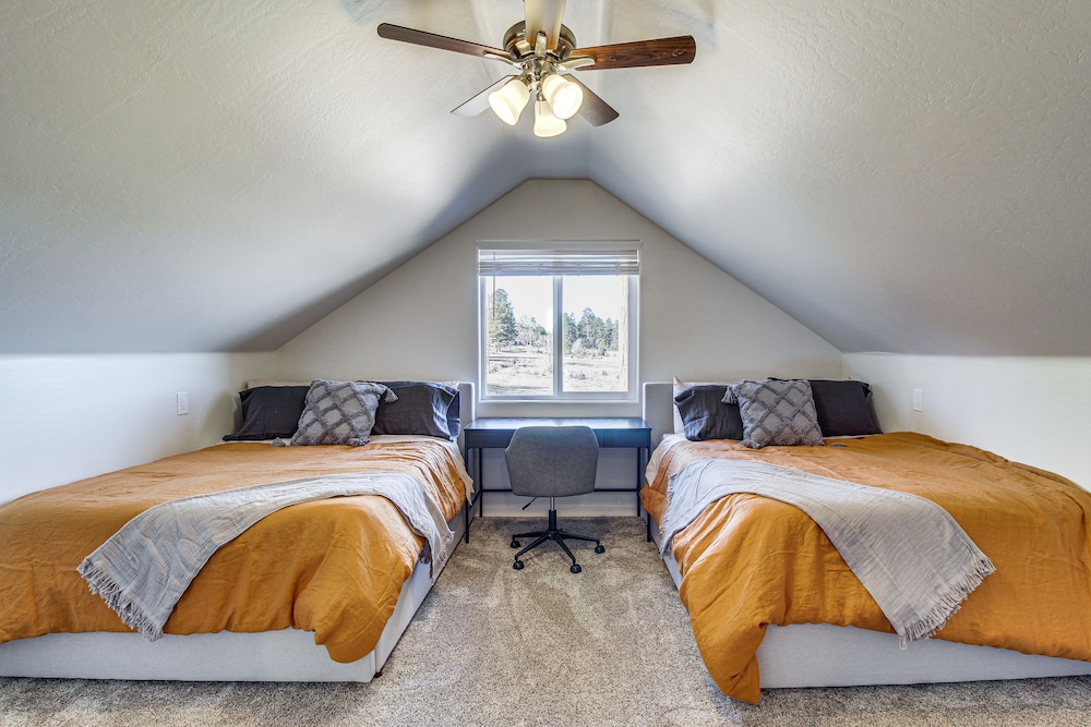 Lakeside Vacation Rental: 4 Mi to Show Low Lake!