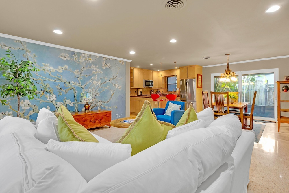 Chic 3BR Sanctuary Steps From The Drive Paradise