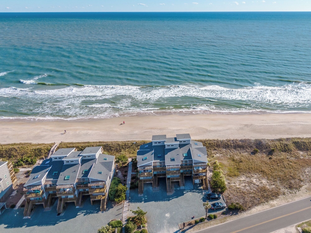 Pelican Nest by Topsail Realty