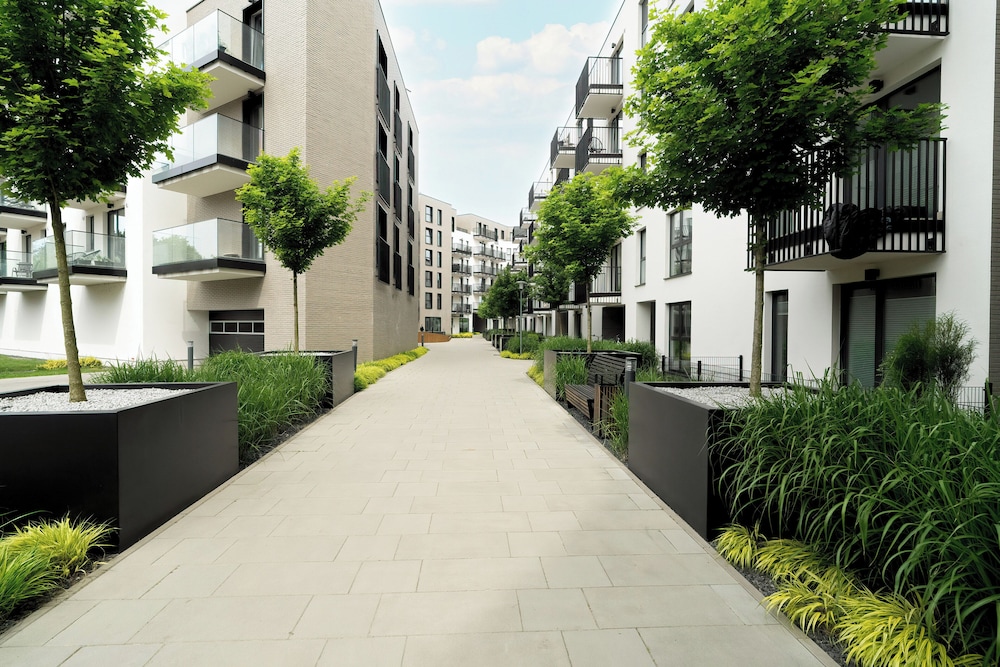 Esencja Apartments Poznań by Renters view 5