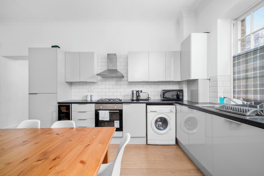 Classic Apartment Near Airport, 02 Arena, Drl, Excel Exhibition Centre