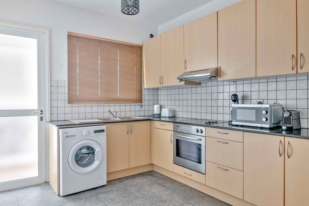 Phaedrus Living Modern City Flat Elpida