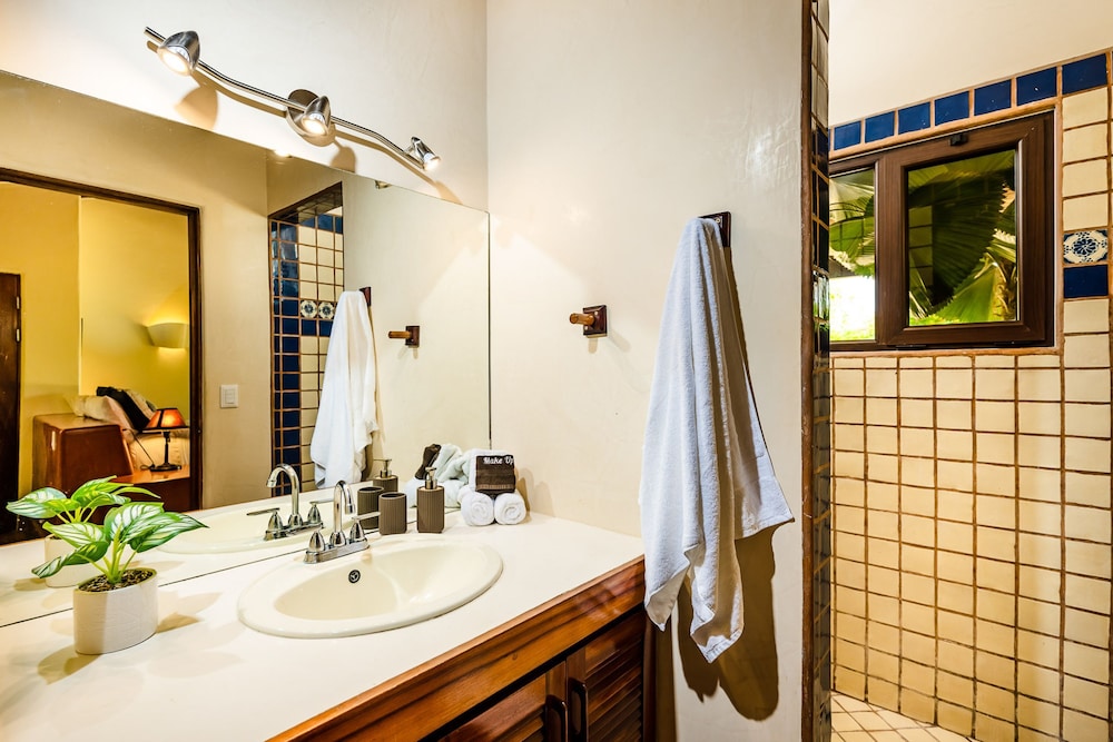 Luxury Villa Hot Tub Ocean Views Fully Staffed