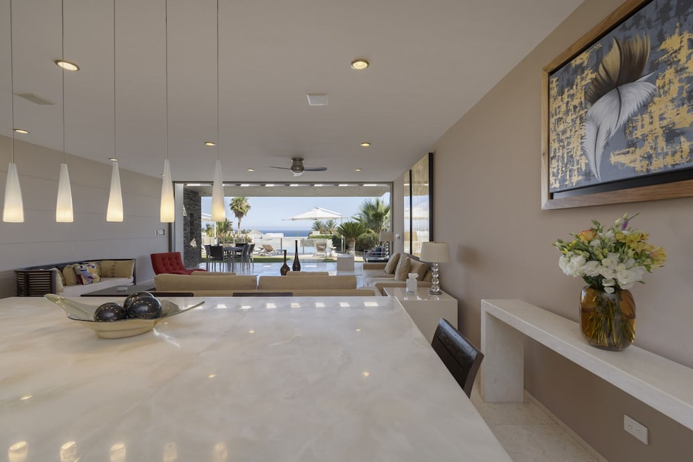 6 BR Huge Villa Steps To Beach Plus A Pool House