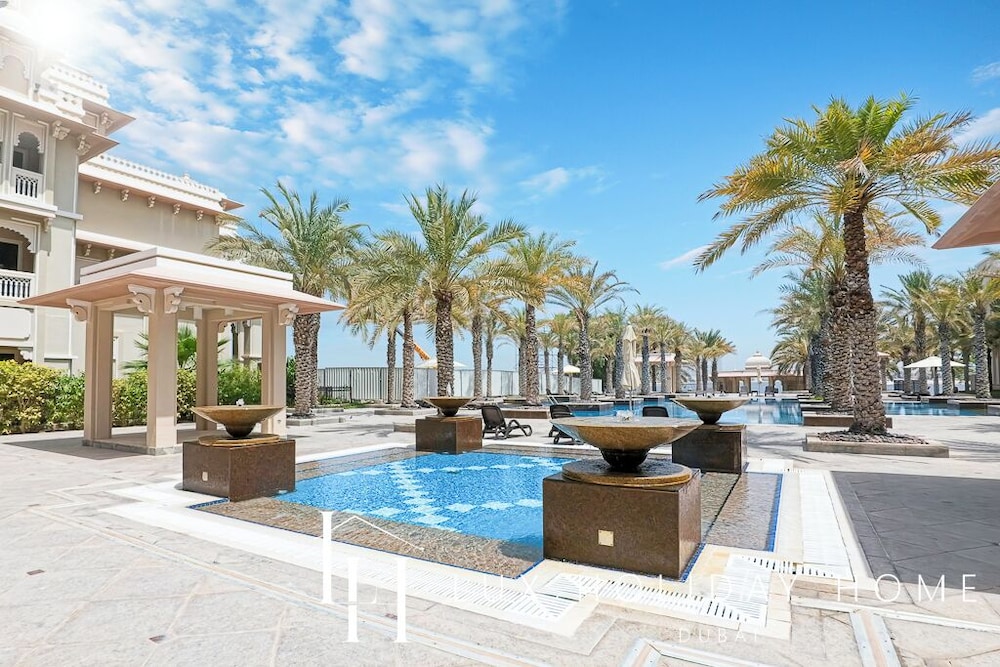 LUX The Grandeur Palm Garden View Suite