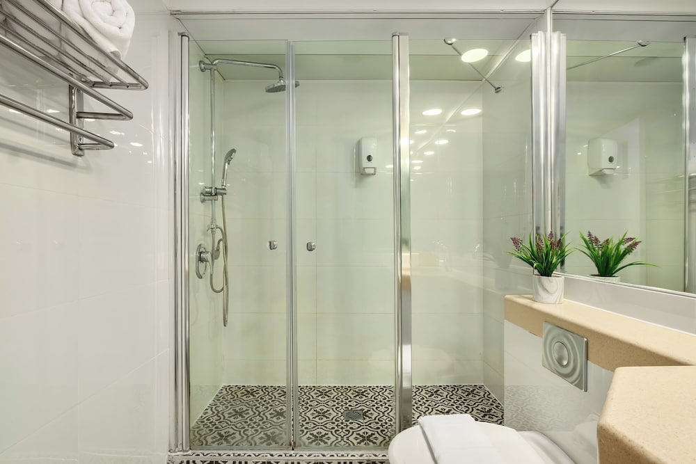 Royal Park Apt Resort by Sea N Rent