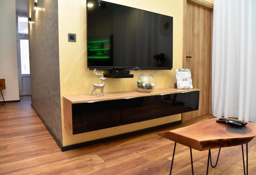Turbo - With Terrace, AC & Wifi - A1 view 5