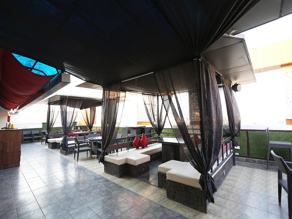 Capital O 5758 Hotel Square 36