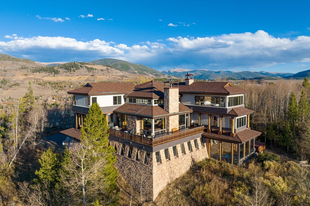 Summit County Vacations - Topaz Estate by Avantstay Luxe Home, Pool View - Property Image 48