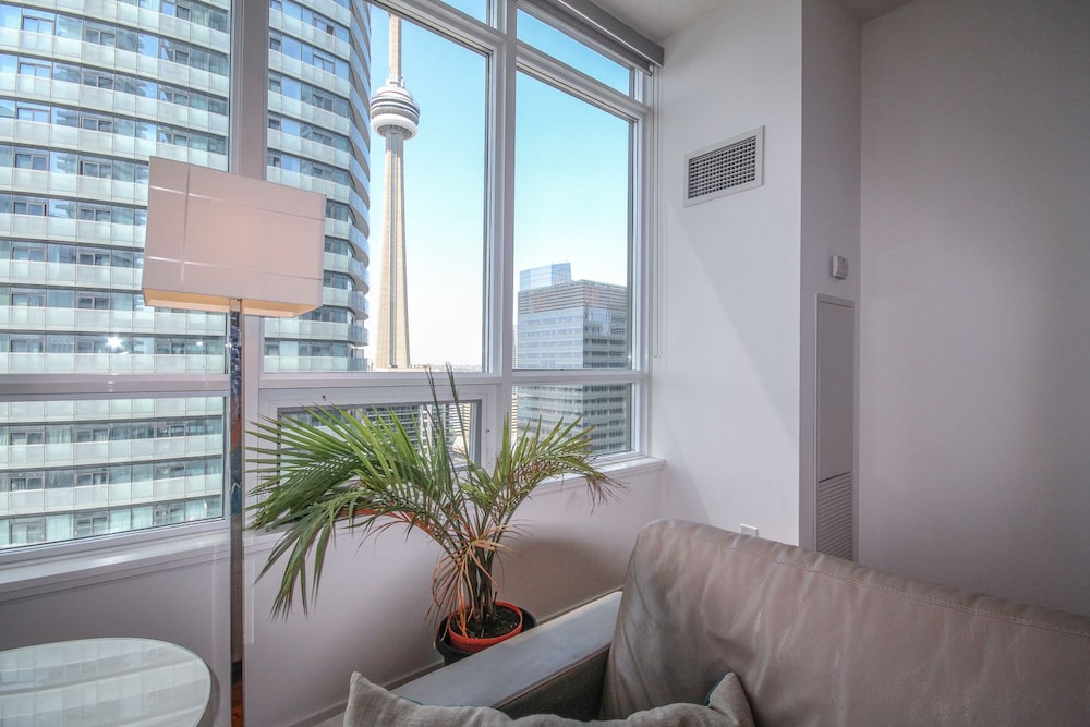 Sarkar Suites - Maple Leaf Square