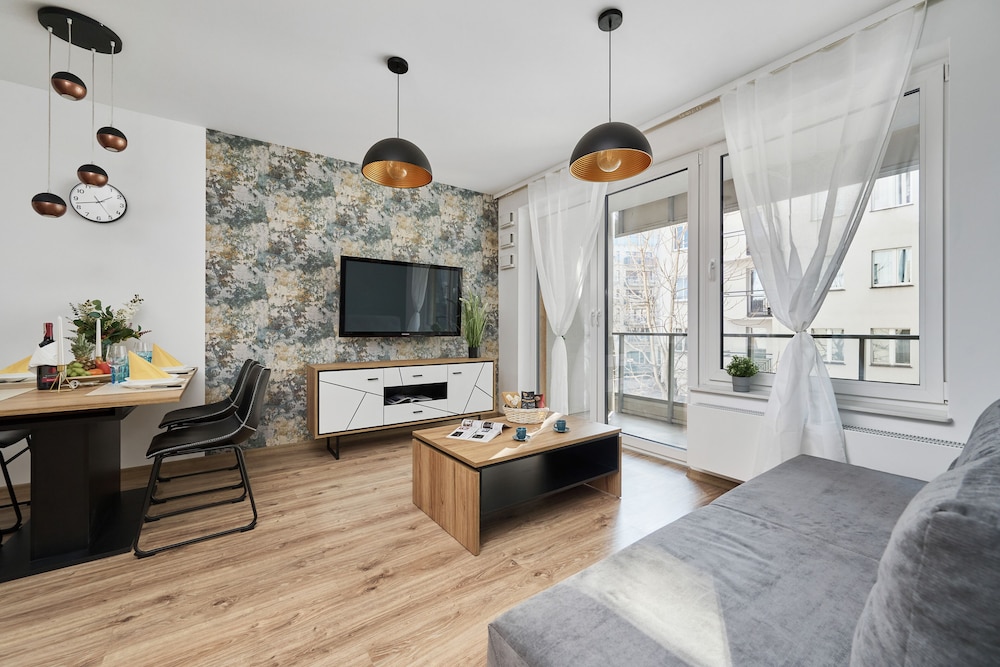 Stylish Apartment Wroclaw by Renters view 2