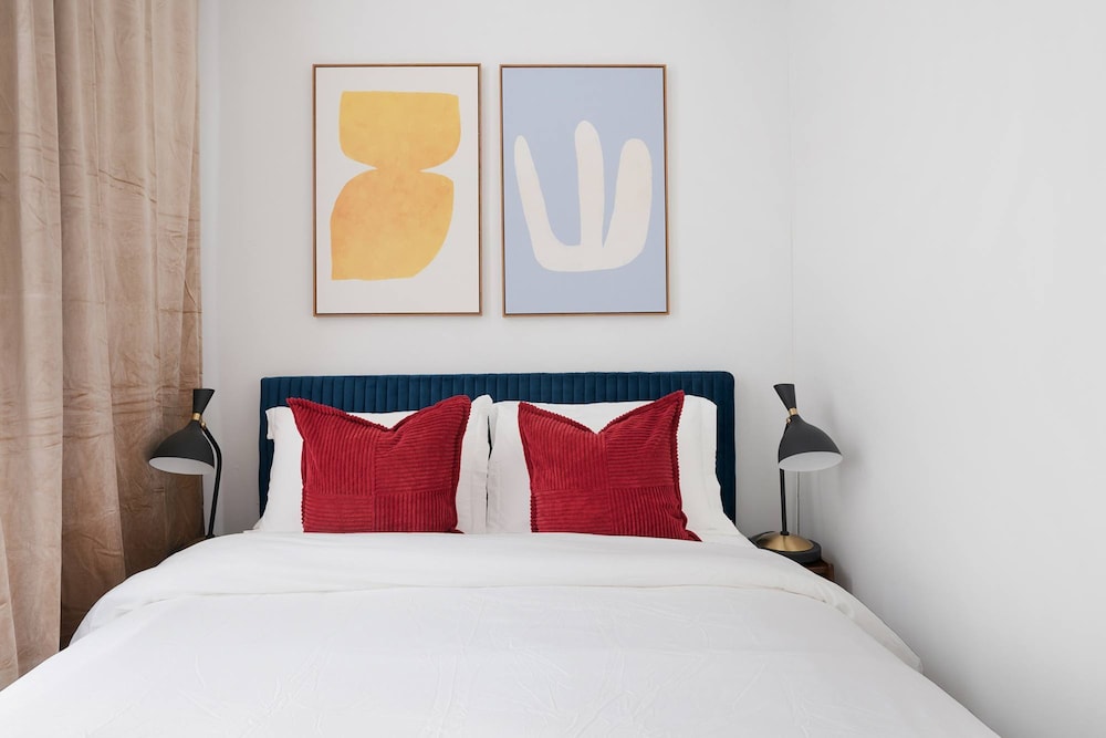 444-1a Beautiful 1BR Midtown West