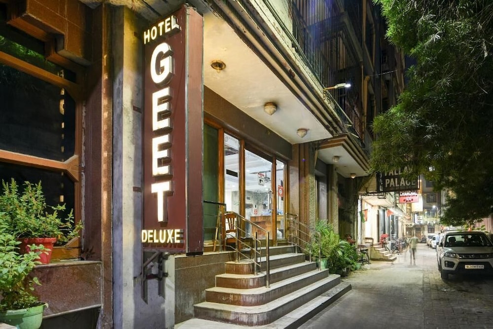 Hotel Geet Deluxe