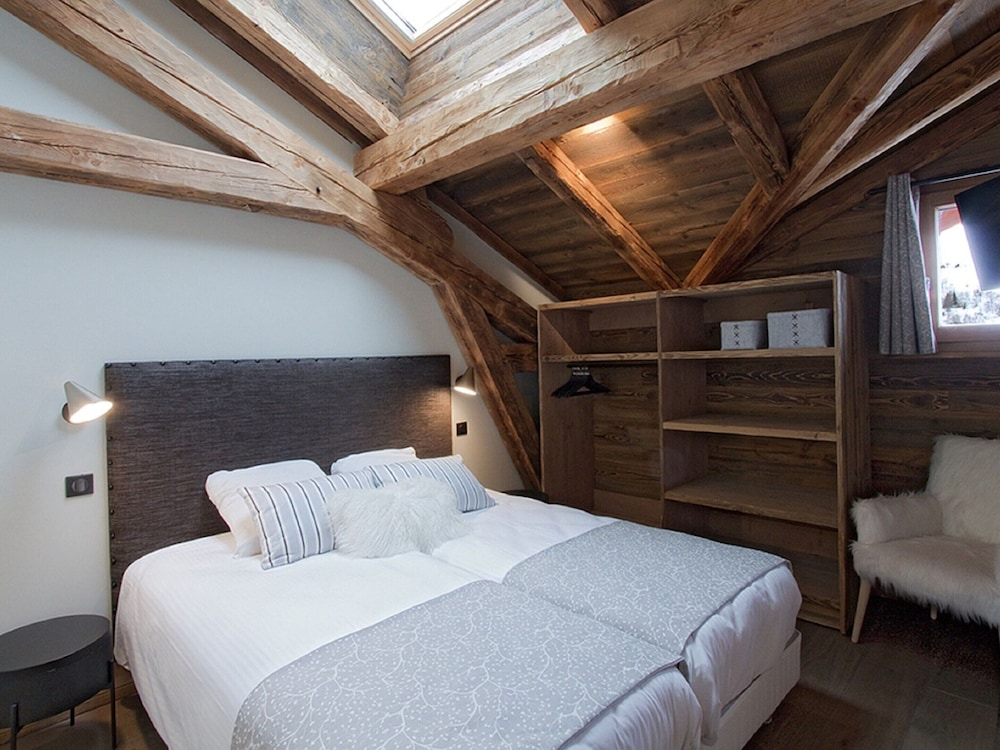 Chalet in Les Deux Alpes With Heated Pool